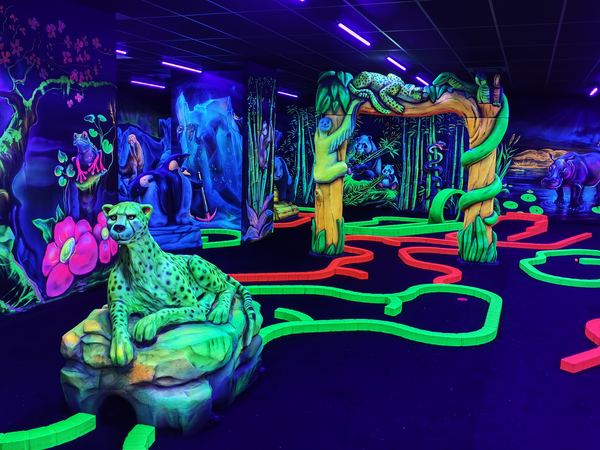 Parcours du mini-golf fluo Goolfy