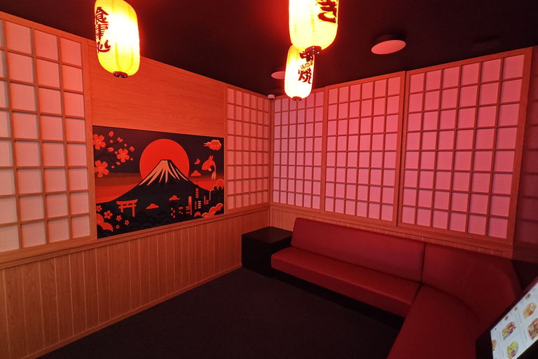 Salle Neo Kyoto, décor japonais et banquette, réunion de 4 à 8 personnes chez Game Parc