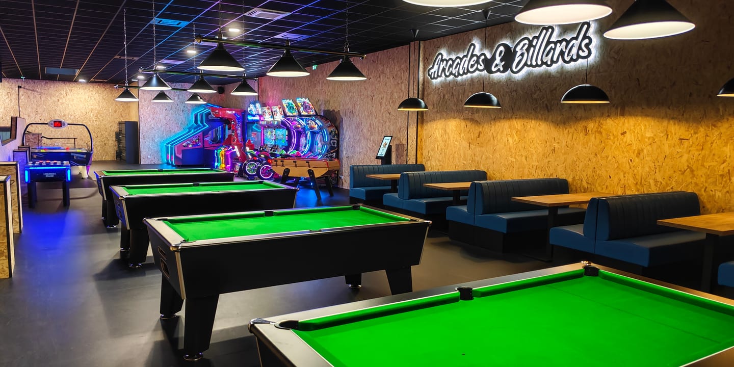 Billard anglais près des pistes du bowling de Poitiers